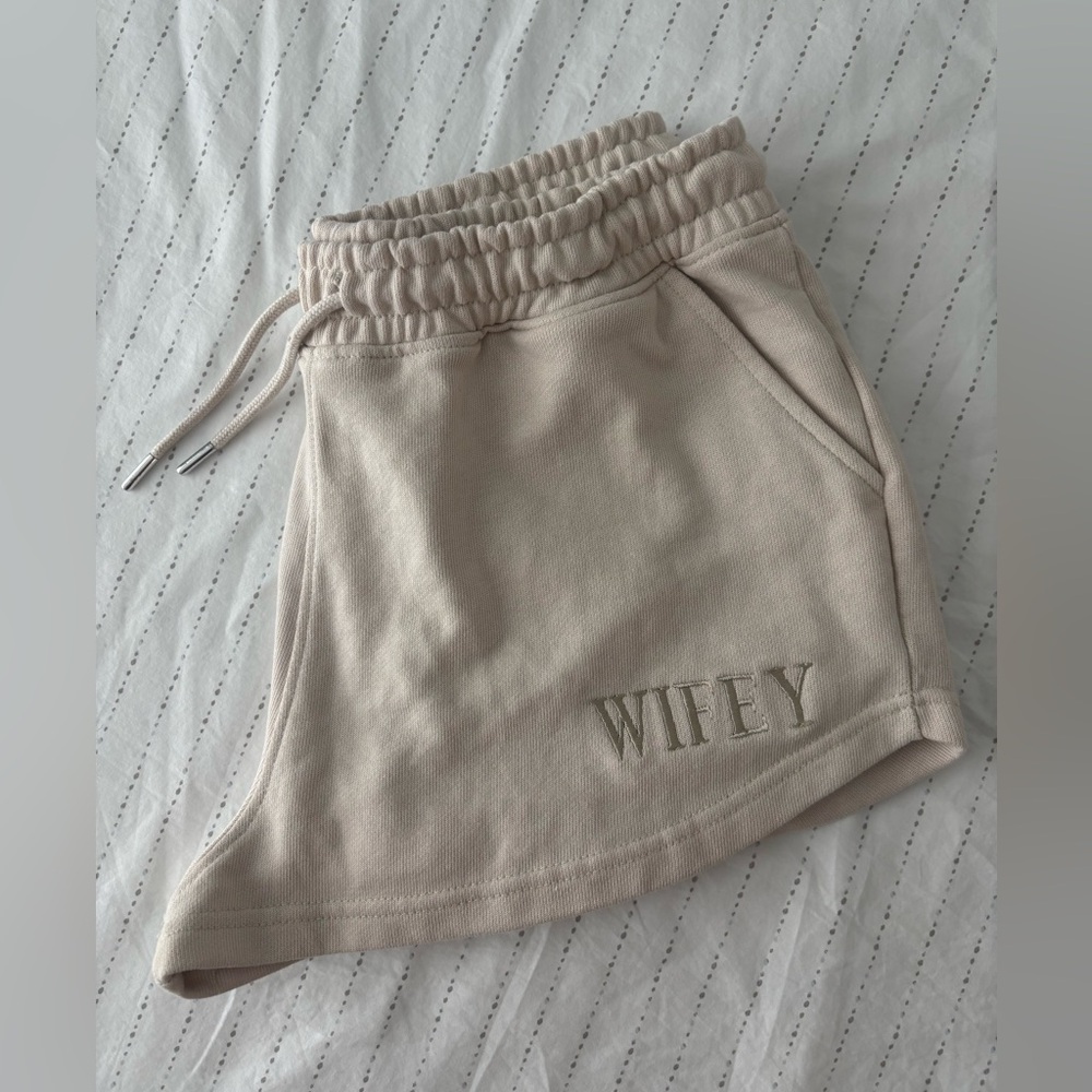 Six Stories Wifey Statement Shorts - Champagne